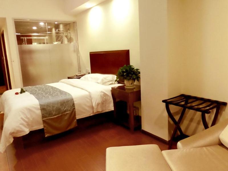 Greentree Inn Jiangxi Jindezhen People Square Jindin Business Hotel Цзіндечжень Екстер'єр фото